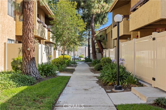 18752 Mandan Street, Canyon Country CA: https://media.crmls.org/medias/c215e244-e127-4c84-83c9-32cc85b3631c.jpg