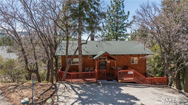 43897 Yosemite Drive, Big Bear Lake CA: https://media.crmls.org/medias/c215f41c-770b-4210-8df9-e327dd15f884.jpg