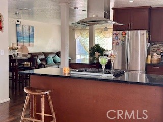 https://media.crmls.org/medias/c215fa2a-38b2-4136-aa50-e99e47b1f36d.jpg?preset=X-Large