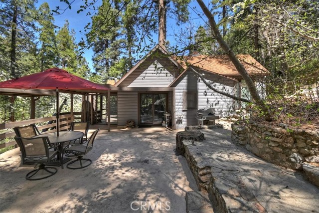 Detail Gallery Image 2 of 52 For 851 Cottage Grove, Lake Arrowhead,  CA 92352 - 2 Beds | 2 Baths