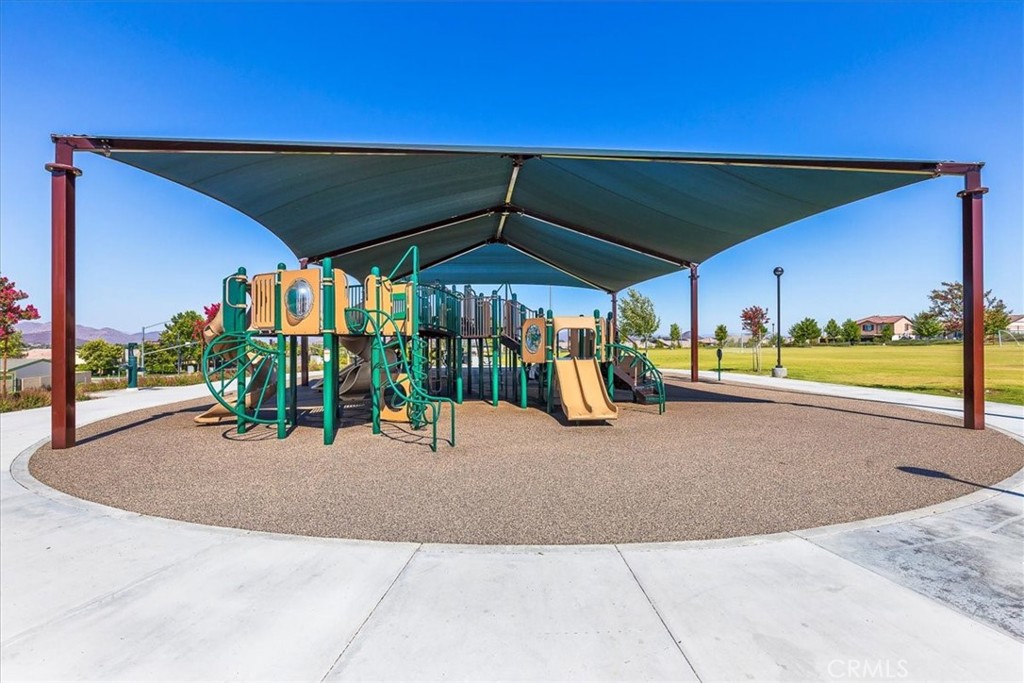 https://media.crmls.org/medias/c216a74a-8425-484f-bdea-290d41dc1796.jpg?preset=X-Large