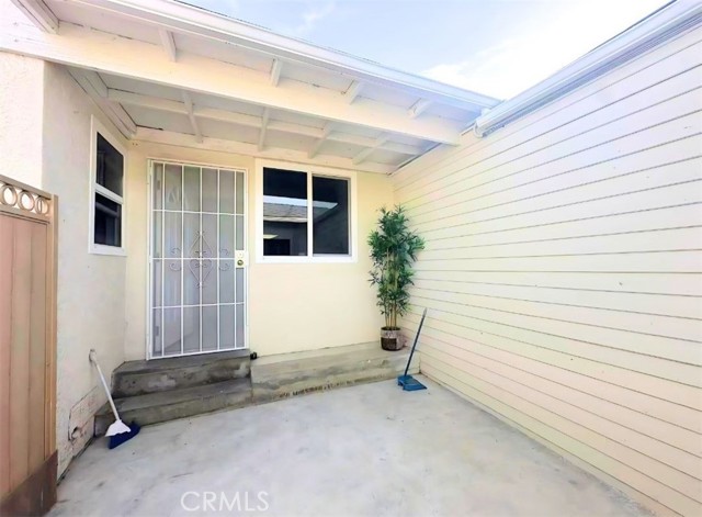 637 W Floral Drive, Monterey Park CA: https://media.crmls.org/medias/c2171572-1fc4-4b72-9114-bb2a230a5db2.jpg