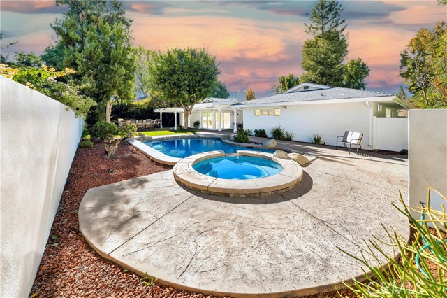 Detail Gallery Image 4 of 48 For 6136 Kentland, Woodland Hills,  CA 91367 - 4 Beds | 3 Baths