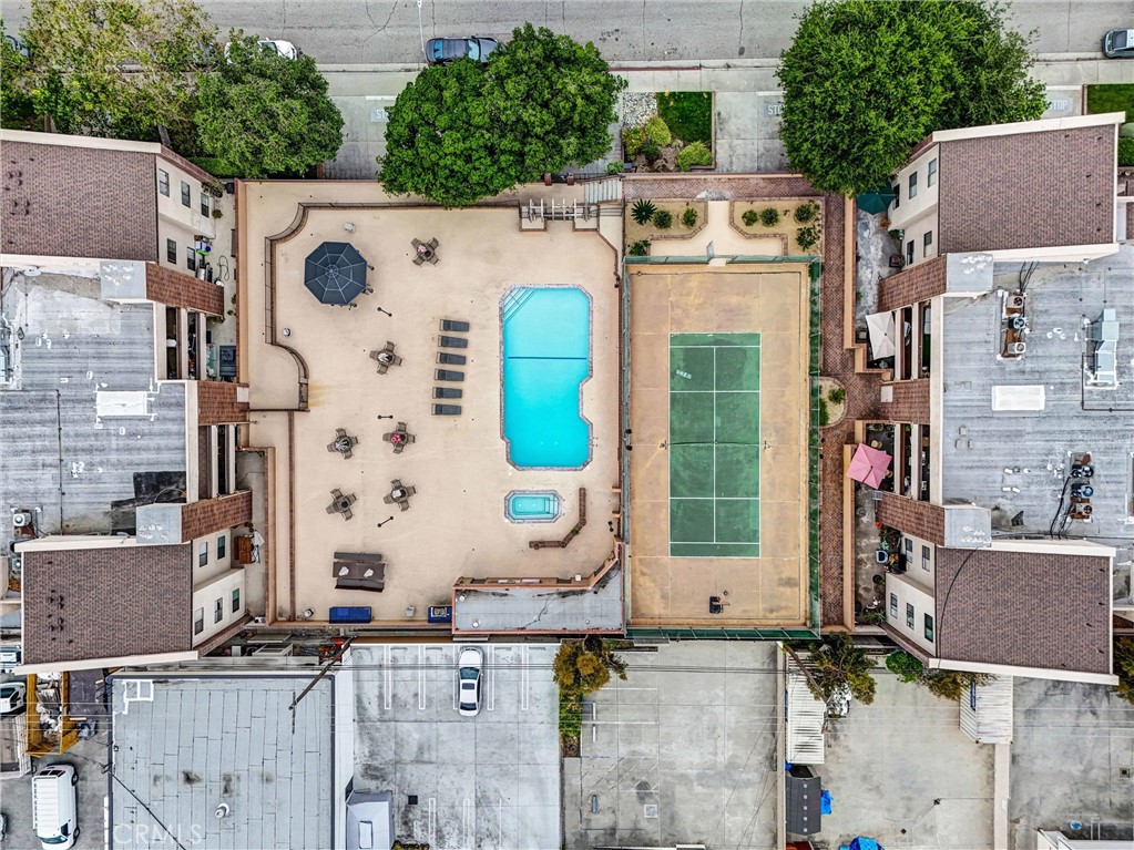 https://media.crmls.org/medias/c2184ac3-a5f4-4f7a-bbb4-016817a67348.jpg?preset=X-Large