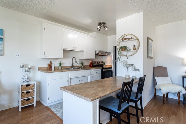 250 Linden Avenue, Long Beach CA: https://media.crmls.org/medias/c2187127-f314-49ee-abab-45b481b37f77.jpg