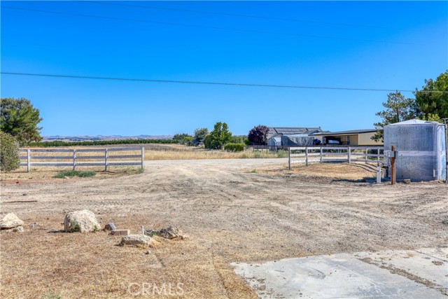 6150 Champagne Lane, Paso Robles CA: https://media.crmls.org/medias/c2187d09-a85c-4772-b9ec-7d962c365cda.jpg