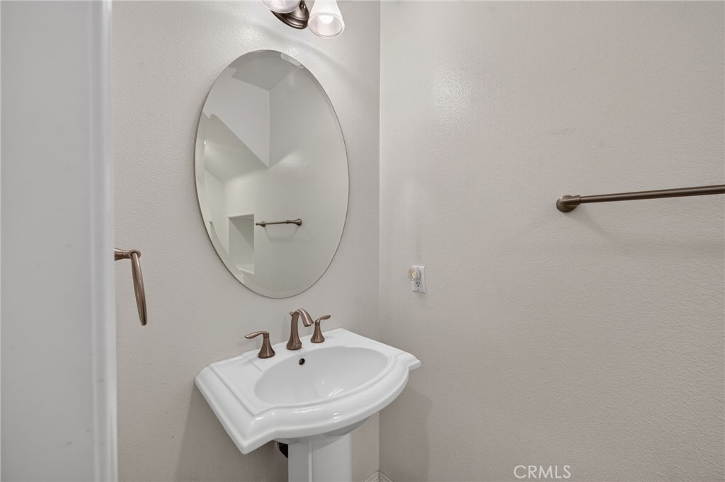 https://media.crmls.org/medias/c21a28c6-8968-4839-a2ec-0f5afc4d7c1c.jpg?preset=X-Large