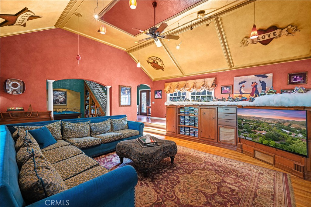 https://media.crmls.org/medias/c21a382c-b304-46f4-b0c1-538f5e6a8443.jpg?preset=X-Large