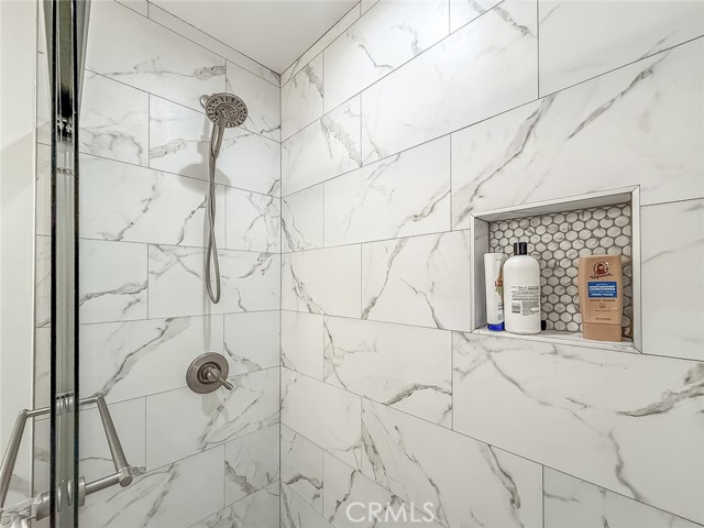 24017 Sylvan Street, Woodland Hills CA: https://media.crmls.org/medias/c21a8fbf-edc6-489e-a2e8-14890b52a54e.jpg