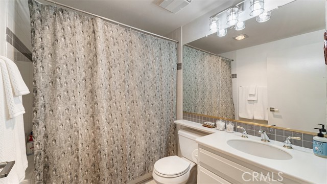 140 The Village, Redondo Beach, California 90277, 2 Bedrooms Bedrooms, ,2 BathroomsBathrooms,Residential,For Sale,The Village,SB24072329