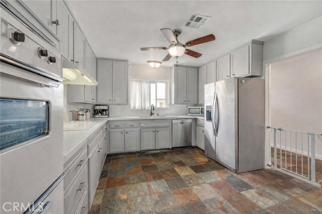 Detail Gallery Image 10 of 26 For 3695 Linden 9c,  Long Beach,  CA 90807 - 3 Beds | 2 Baths