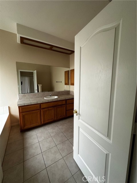 Detail Gallery Image 11 of 21 For 14075 Driftwood, Victorville,  CA 92395 - 4 Beds | 3 Baths