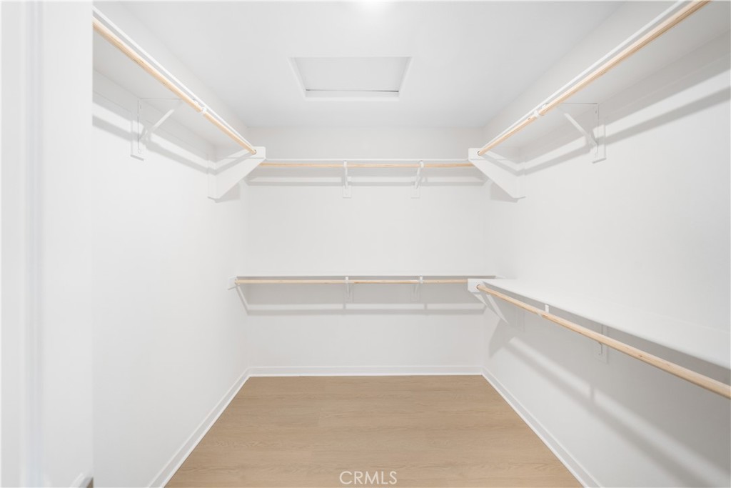 https://media.crmls.org/medias/c21b42f3-b2ea-4718-9d22-3c99d92409ae.jpg?preset=X-Large