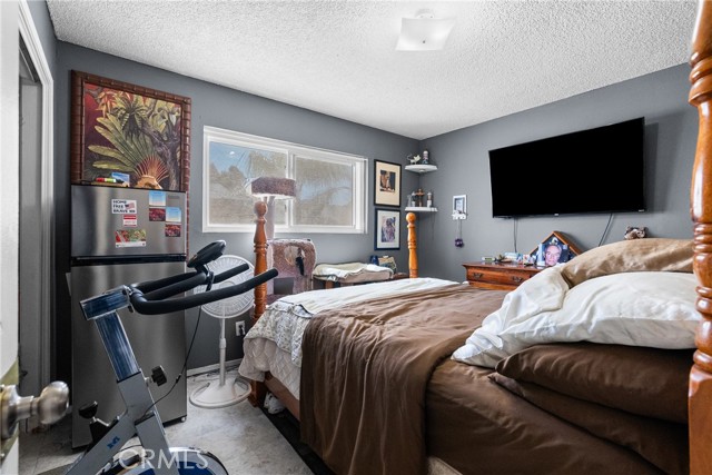 13086 Foothill Boulevard, Sylmar CA: https://media.crmls.org/medias/c21b790f-5949-41e6-a698-d62b17dd3b0d.jpg