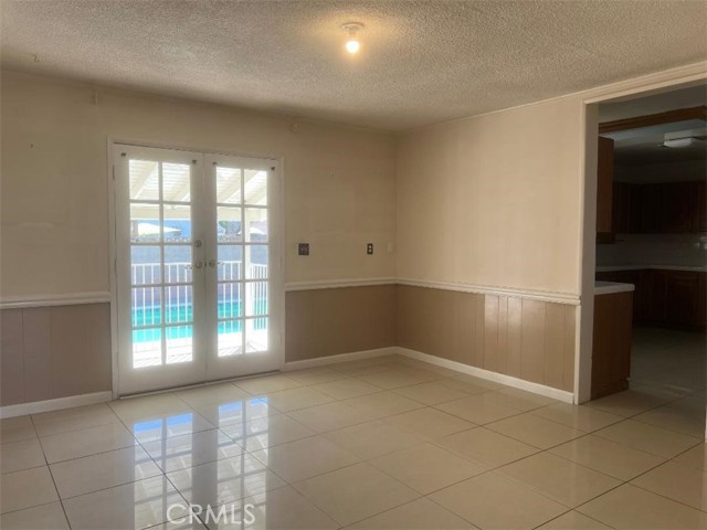 20828 Blythe Street, Winnetka CA: https://media.crmls.org/medias/c21c9f7b-e1a2-46f3-8ff9-0e1c477908e2.jpg
