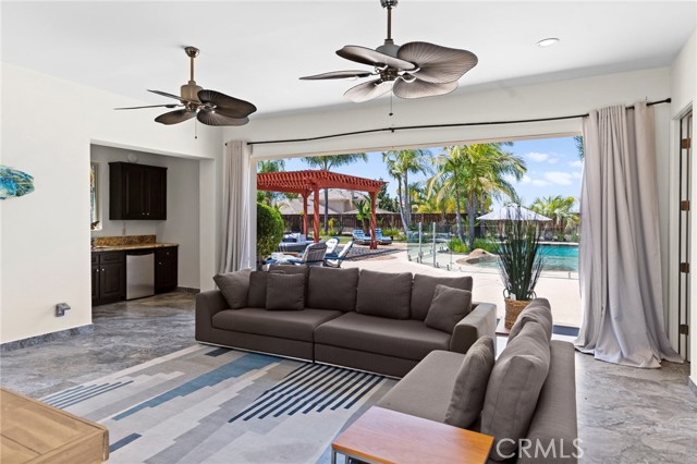 15020 Applewood Court, San Diego CA: https://media.crmls.org/medias/c21cee21-dea3-4799-bfdc-7f04ef0f8ab3.jpg