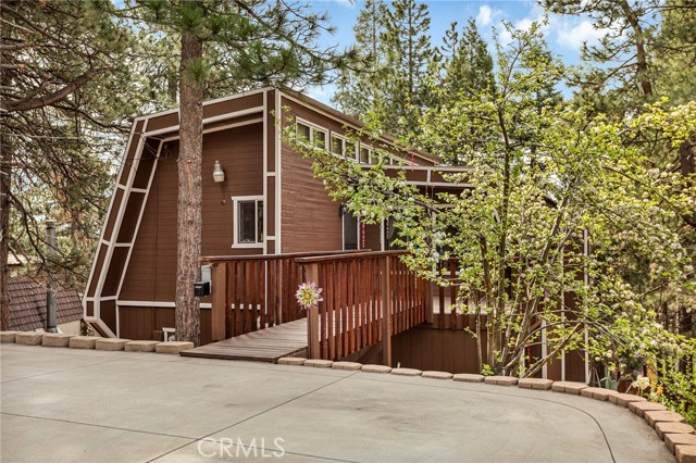 Detail Gallery Image 2 of 39 For 30941 Glen Oak, Running Springs,  CA 92382 - 3 Beds | 2 Baths