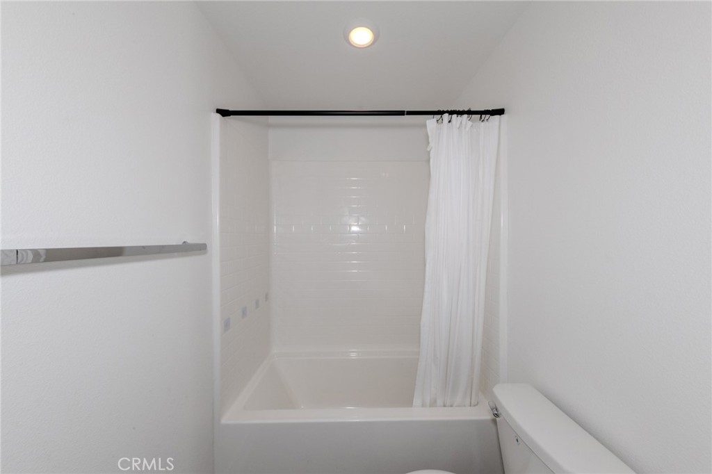 https://media.crmls.org/medias/c21d964a-cef4-4cc1-bb39-2004c9a0fce5.jpg?preset=X-Large