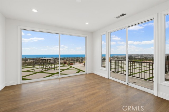 Detail Gallery Image 19 of 52 For 4013 via Manzana, San Clemente,  CA 92673 - 5 Beds | 3/1 Baths