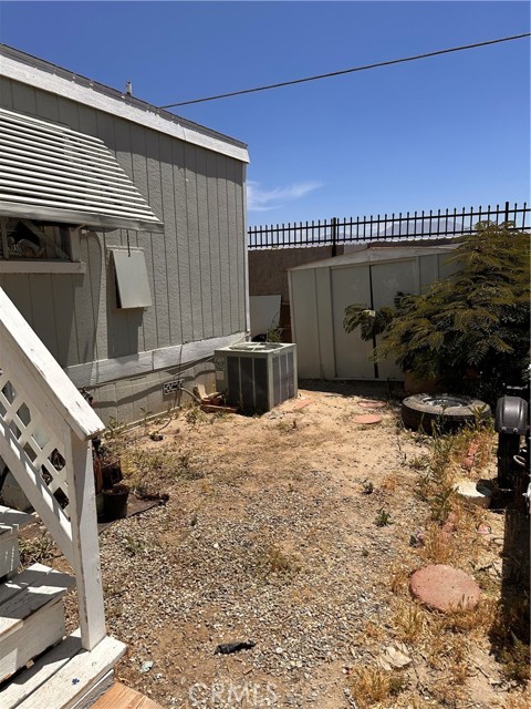 530 W Devonshire Avenue, Hemet CA: https://media.crmls.org/medias/c21f1ba1-6826-409a-bcff-0c1b19e2b737.jpg