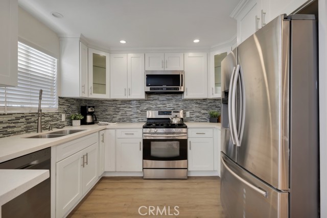 Detail Gallery Image 9 of 37 For 8958 Burnet Ave #E6,  North Hills,  CA 91343 - 3 Beds | 2/1 Baths