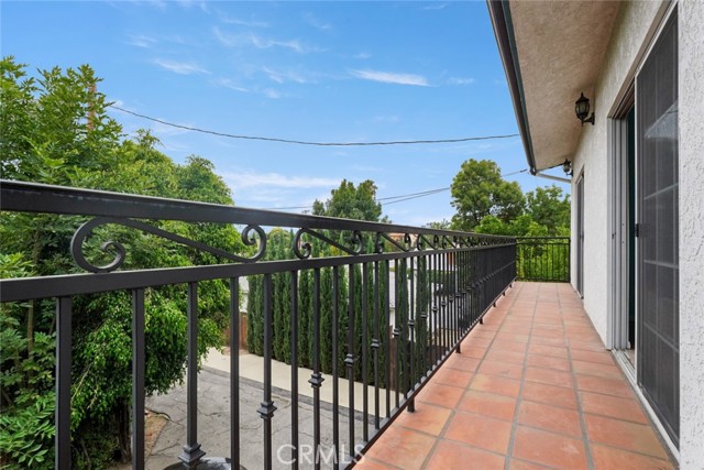 6648 Gaviota Avenue, Van Nuys CA: https://media.crmls.org/medias/c21fd1c0-c698-4f55-820b-1ae1ec14030a.jpg