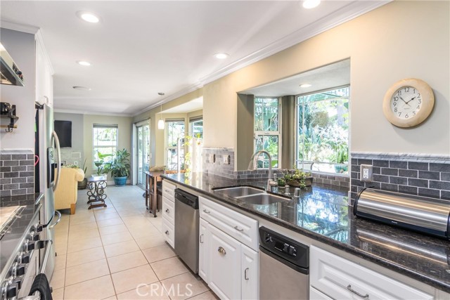 Detail Gallery Image 7 of 29 For 13542 Ashbrook Ln, Moorpark,  CA 93021 - 4 Beds | 3/1 Baths