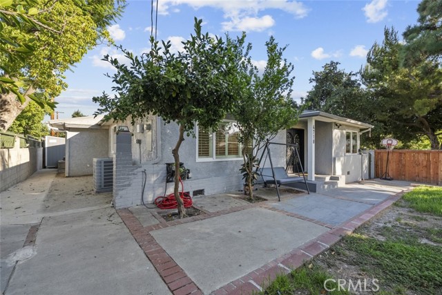 4718 La Crescenta Avenue, La Crescenta CA: https://media.crmls.org/medias/c221db1d-3900-471a-abcc-03e12185a116.jpg