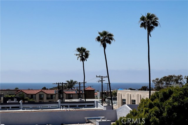926 1st Street, Hermosa Beach, California 90254, 2 Bedrooms Bedrooms, ,2 BathroomsBathrooms,Residential,Sold,1st,SB20082752