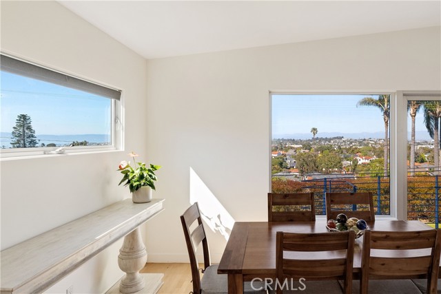 Detail Gallery Image 9 of 39 For 409 Calle Mayor, Redondo Beach,  CA 90277 - 3 Beds | 2/1 Baths