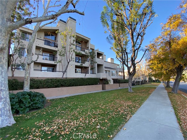 Detail Gallery Image 2 of 37 For 5515 Canoga Ave #115,  Woodland Hills,  CA 91367 - 1 Beds | 1 Baths