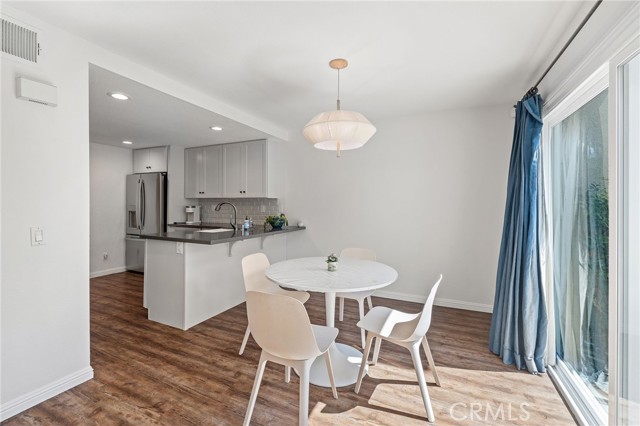 164 Stanford Court, Irvine CA: https://media.crmls.org/medias/c2243e4b-75bc-450b-8bc5-b5cc2569611c.jpg