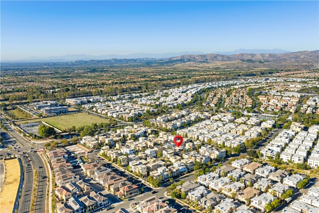 Detail Gallery Image 5 of 70 For 126 Interval, Irvine,  CA 92618 - 5 Beds | 4 Baths
