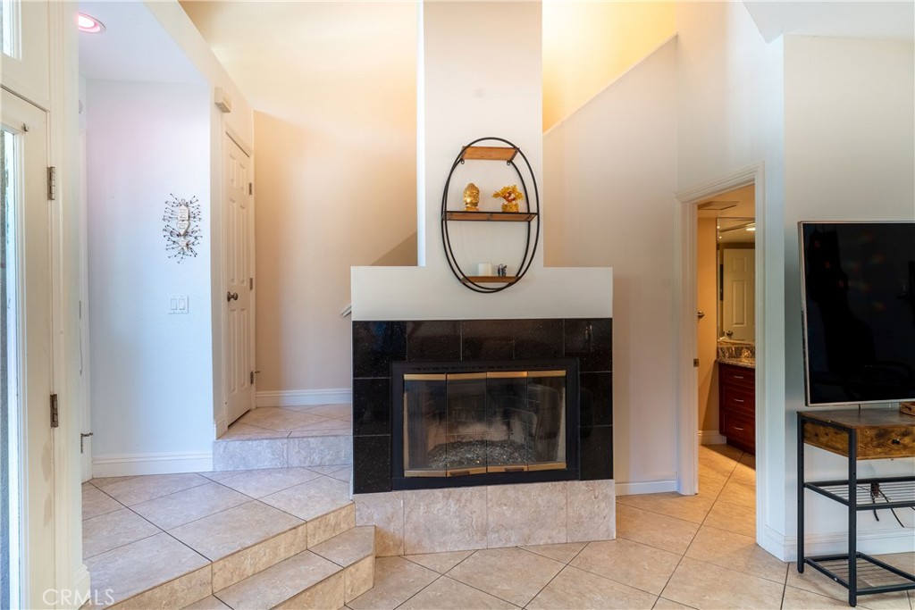 MLS #OC25219880 image #2