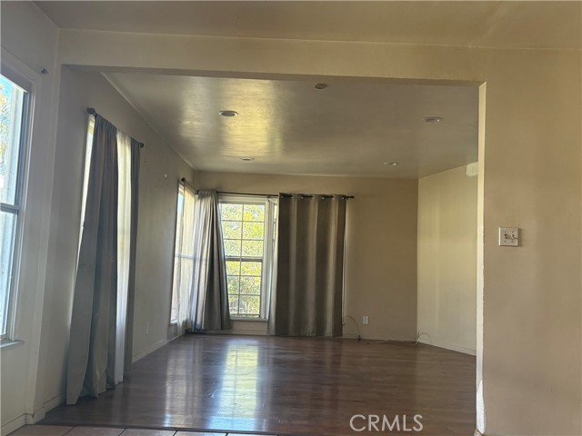 Detail Gallery Image 7 of 15 For 6331 Columbus Ave, Van Nuys,  CA 91411 - 3 Beds | 1 Baths