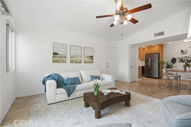 Detail Gallery Image 3 of 21 For 20887 Serrano Creek Rd #80,  Lake Forest,  CA 92630 - 3 Beds | 2 Baths