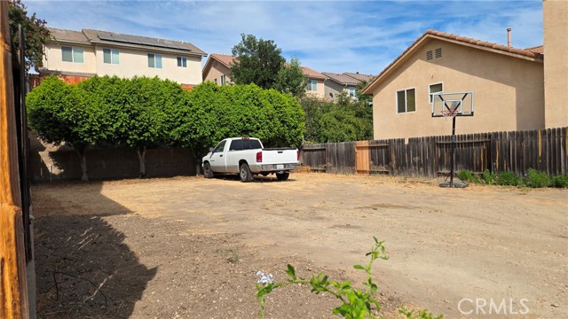 Detail Gallery Image 4 of 26 For 11852 N Birch Grove, Sylmar,  CA 91342 - 5 Beds | 3/1 Baths