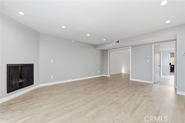 Detail Gallery Image 3 of 32 For 8633 Balboa #20,  Northridge,  CA 91325 - 3 Beds | 3 Baths