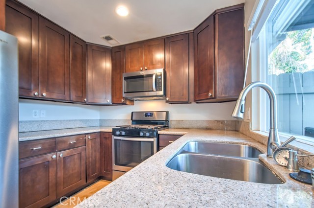 Detail Gallery Image 9 of 38 For 22901 Leo Ln, Lake Forest,  CA 92630 - 4 Beds | 2/1 Baths