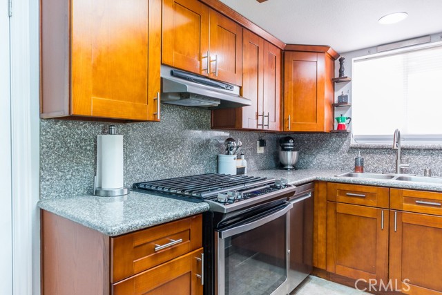 110 W Maple Street, Glendale CA: https://media.crmls.org/medias/c2289070-5134-42d7-8f88-610c2c9233dc.jpg