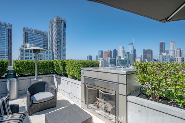 1155 South Grand Avenue, Los Angeles CA: https://media.crmls.org/medias/c228a974-ef26-4d8f-8117-7a8ae054082c.jpg