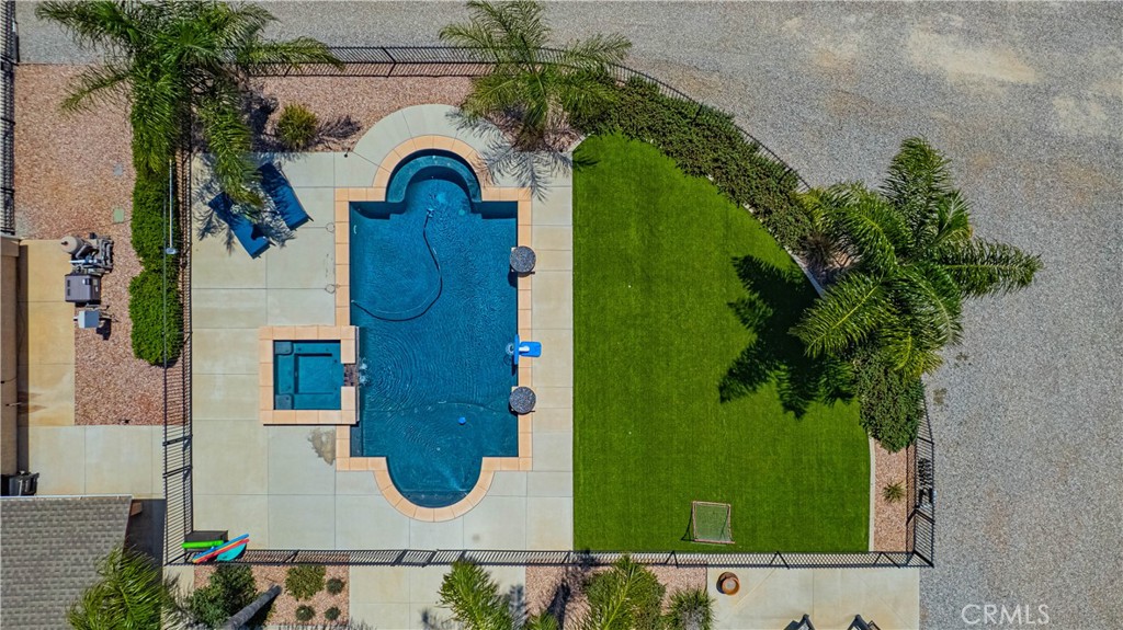 https://media.crmls.org/medias/c228ff10-e300-4611-bfe2-799bf8410b23.jpg?preset=X-Large