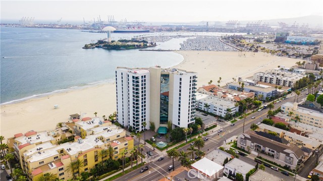 1310 E Ocean Boulevard, Long Beach CA: https://media.crmls.org/medias/c2298650-341a-4731-a7f0-a3362210d8c0.jpg