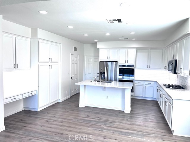 Detail Gallery Image 3 of 12 For 11268 Price, Loma Linda,  CA 92354 - 6 Beds | 3/1 Baths