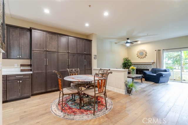 Detail Gallery Image 4 of 25 For 10604 Valley Spring Ln #105,  Toluca Lake,  CA 91602 - 2 Beds | 2 Baths