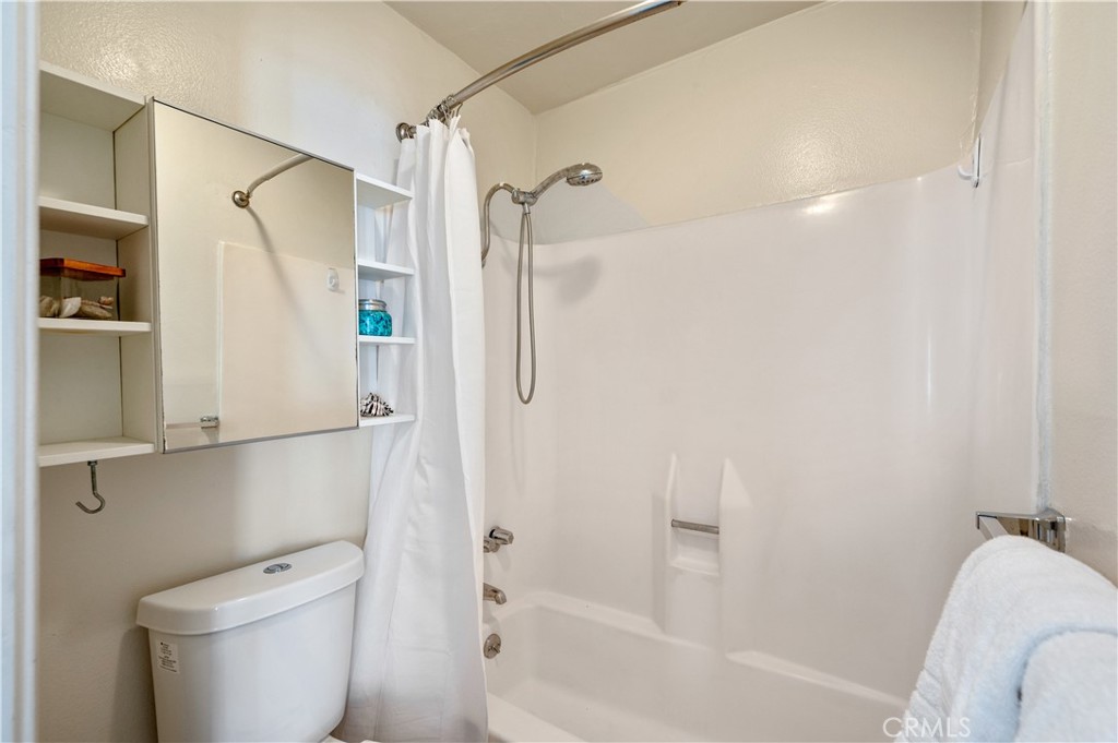 https://media.crmls.org/medias/c22ac0c7-eb57-40d8-86eb-6ab5a6397ead.jpg?preset=X-Large