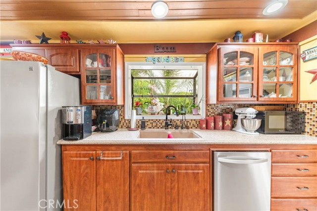 2033 E Duell Street, Glendora CA: https://media.crmls.org/medias/c22b4e46-a73b-4bc7-b84a-b417278aa001.jpg