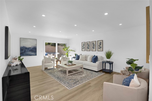 Detail Gallery Image 10 of 25 For 5852 Bellfield Ln, Huntington Beach,  CA 92648 - 4 Beds | 2/1 Baths