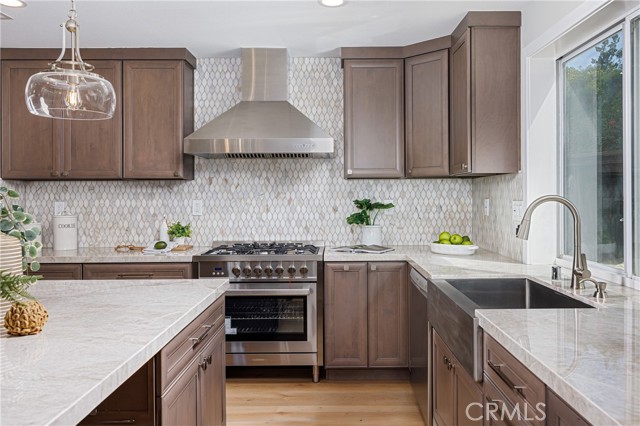 Detail Gallery Image 2 of 24 For 6 Hemingway Ct, Rancho Santa Margarita,  CA 92679 - 5 Beds | 4 Baths