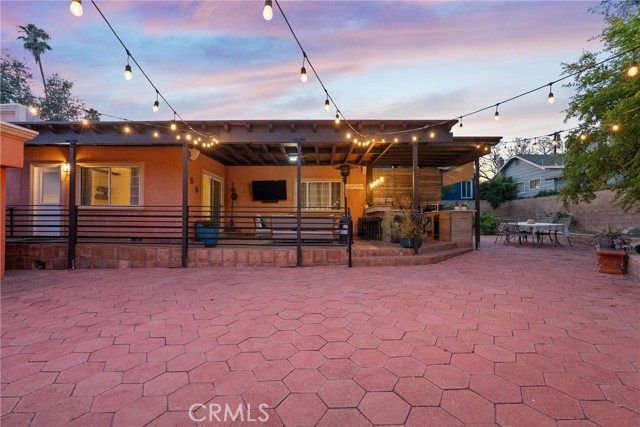 610 S Bel Aire Drive, Burbank CA: https://media.crmls.org/medias/c22ebaae-8189-47d3-b1b5-17db045db054.jpg